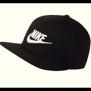 Nike black and white SnapBack Hat
